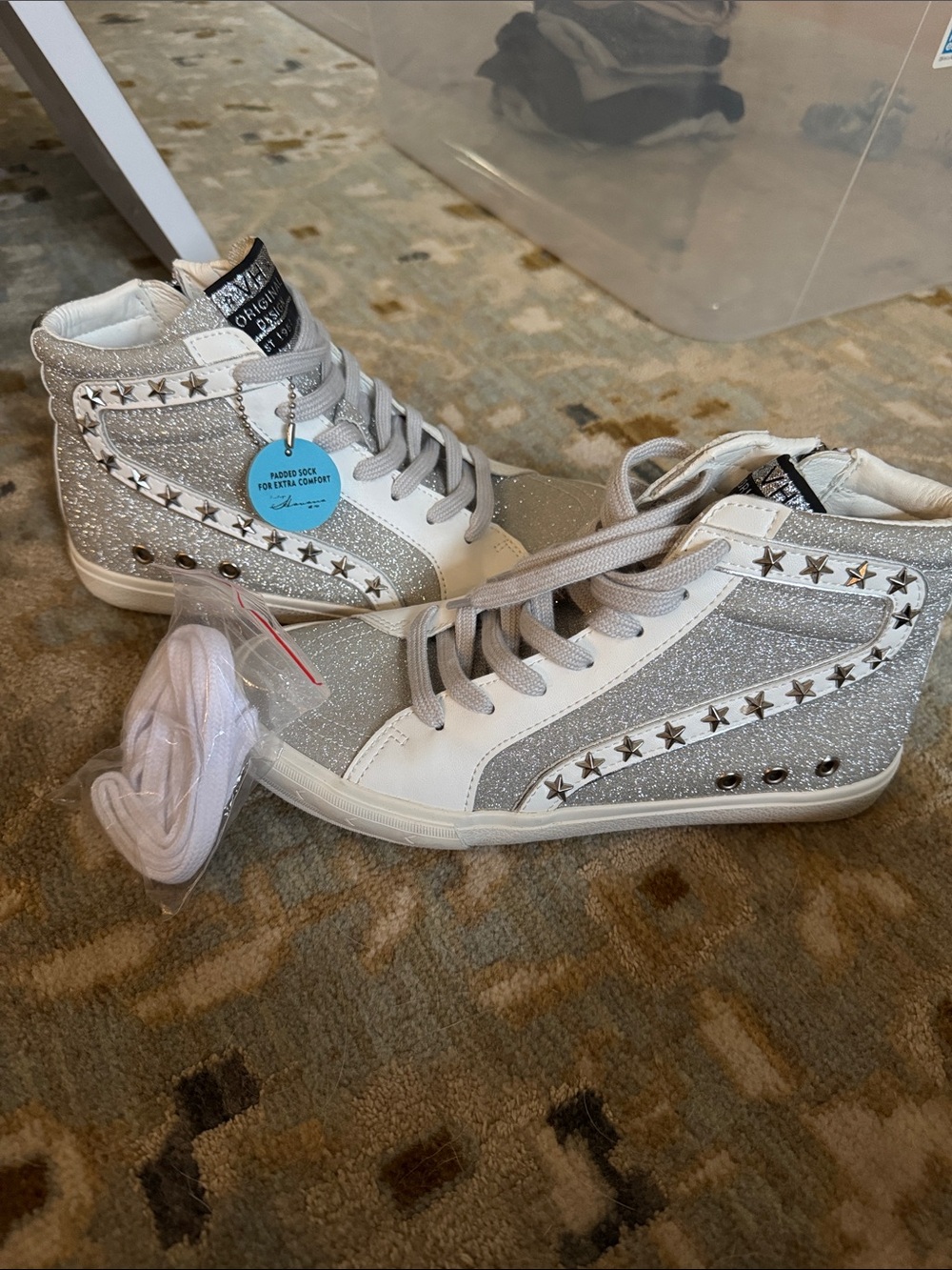 Women’s size 8 never worn vintage Havana sneakers